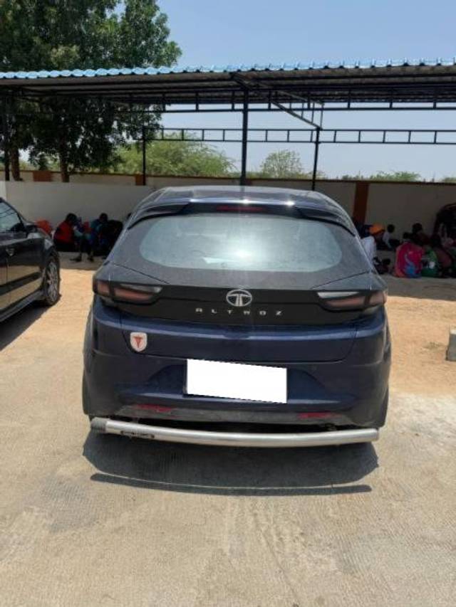 https://images10.gaadi.com/usedcar_image/4537584/original/processed_8679c831-d0cc-45bb-99bc-bcbadd5b1129.jpg?imwidth=6401