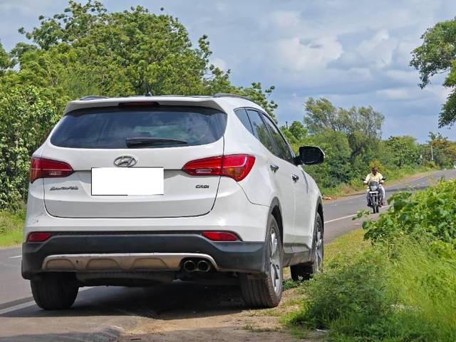 https://images10.gaadi.com/usedcar_image/4537602/original/processed_91cd4c22-2bc4-4728-abf4-a1ebad6f3036.jpg?imwidth=6400