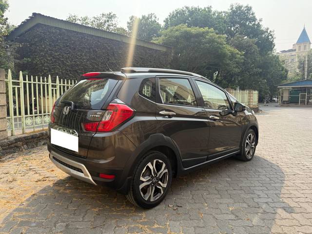 https://images10.gaadi.com/usedcar_image/4537609/original/processed_ece5a595-923f-4268-be28-71915ec2f767.jpg?imwidth=6402