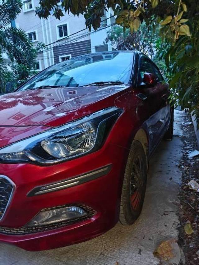 https://images10.gaadi.com/usedcar_image/4537644/original/processed_fb916070-e553-4511-8819-e00dc59f5035.jpg?imwidth=6400