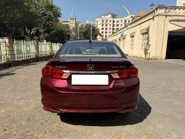 https://images10.gaadi.com/usedcar_image/4537658/original/processed_5ce077dd-f403-4243-8104-fc11c08a4c69.jpg?imwidth=6402