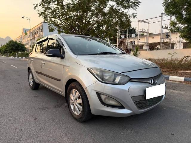https://images10.gaadi.com/usedcar_image/4537674/original/processed_943cee8d-bc62-465c-8c64-21a5947dae95.jpeg?imwidth=6400