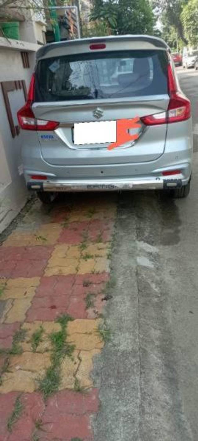 https://images10.gaadi.com/usedcar_image/4537677/original/processed_0b3b79e6-0f08-4271-a1c7-276110e06a4b.jpg?imwidth=6401