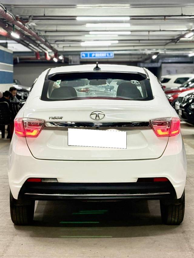 https://images10.gaadi.com/usedcar_image/4537715/original/processed_3ac023fa75c5d823ca94d6eb1905c5e9.jpg?imwidth=6401