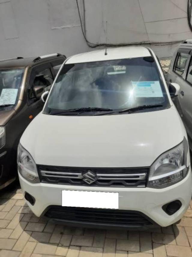 https://images10.gaadi.com/usedcar_image/4537720/original/processed_5065106b-8085-40be-9a6f-4416395df841.jpg?imwidth=6400