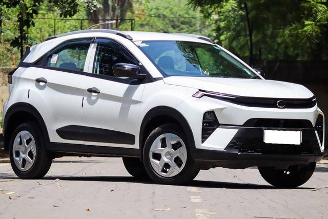 https://images10.gaadi.com/usedcar_image/4537890/original/processed_988722eda60f3fe236ffc34e76037cef.jpeg?imwidth=6400