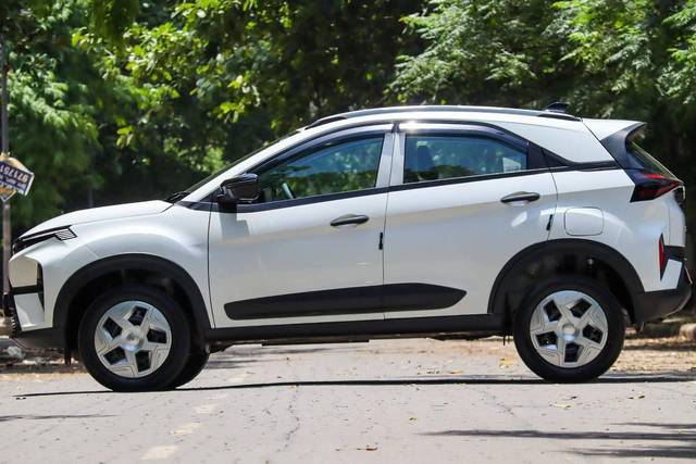 https://images10.gaadi.com/usedcar_image/4537890/original/processed_d845f0739f263dbc6774b244752eb1b6.jpeg?imwidth=6402