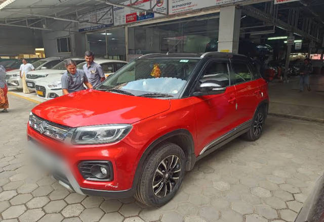 https://images10.gaadi.com/usedcar_image/4537898/original/26adbb92-b475-40fa-be89-7217a56833b8.?imwidth=6401