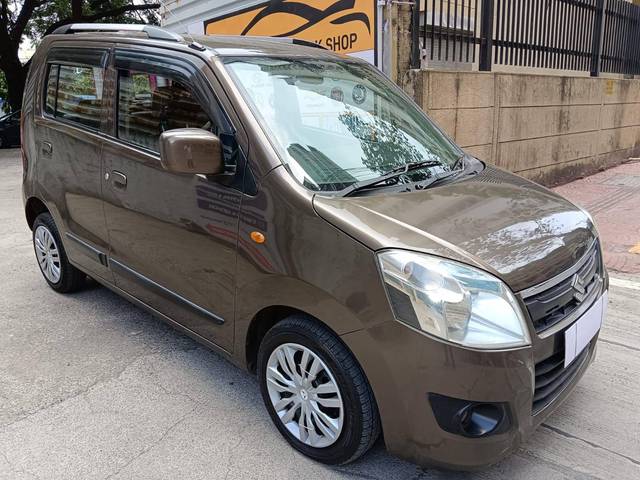 https://images10.gaadi.com/usedcar_image/4537910/original/processed_b6ae668fb51087b0bd95b151eac97551.jpg?imwidth=6400