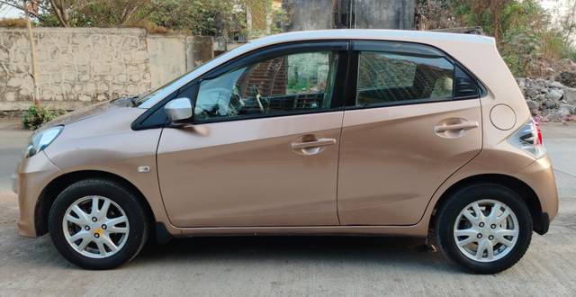 https://images10.gaadi.com/usedcar_image/4537915/original/processed_db238b52acda830f808446af9491b99b.jpg?imwidth=6402