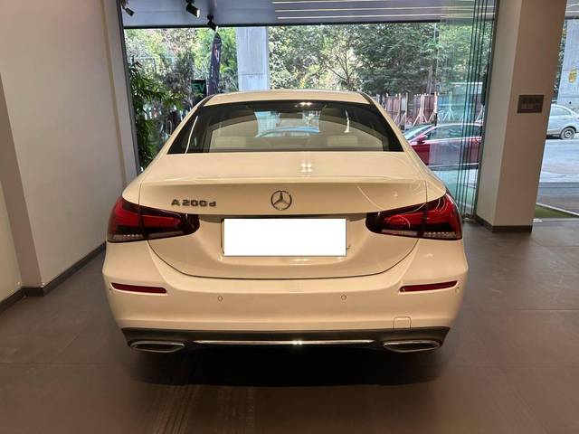 https://images10.gaadi.com/usedcar_image/4537917/original/processed_6cd1b8d30329453cf8c7cfa30f6af227.jpeg?imwidth=6402
