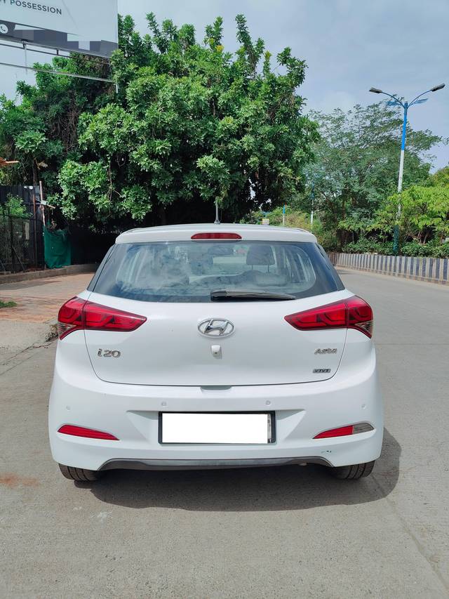 https://images10.gaadi.com/usedcar_image/4537932/original/processed_8febb09c9c523c3b268eed53f6742aa3.jpg?imwidth=6401