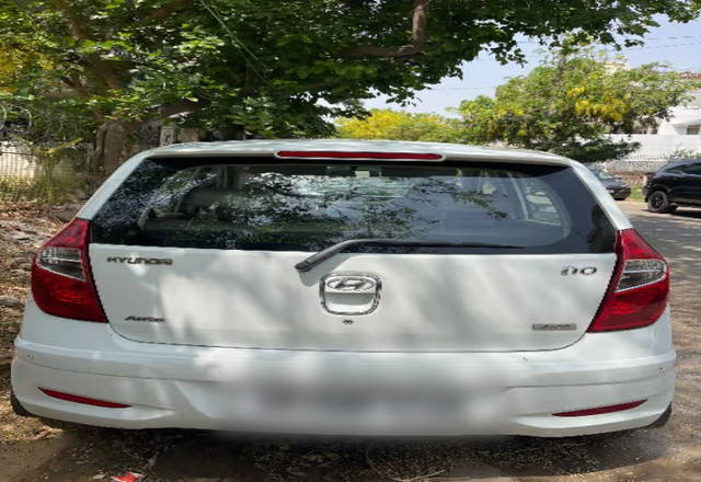 https://images10.gaadi.com/usedcar_image/4537941/original/3838bbc8-ca8e-49c3-bef3-30ea2f3edbe6.?imwidth=6402