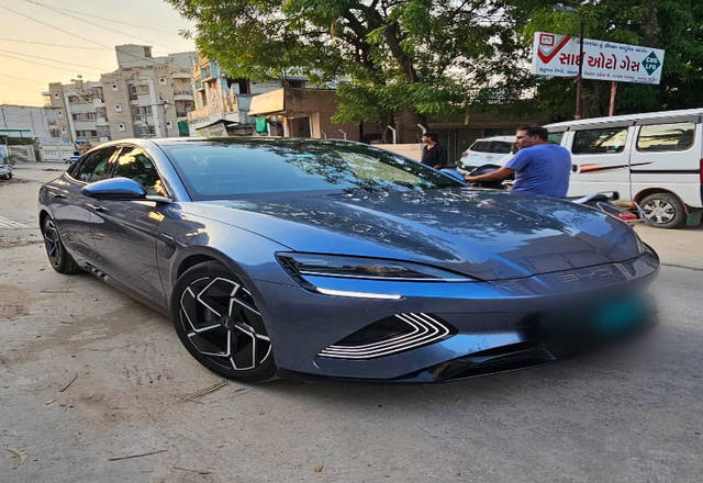 https://images10.gaadi.com/usedcar_image/4537943/original/55640226-14d9-47fb-aeb0-d472f1c40e33.?imwidth=6400