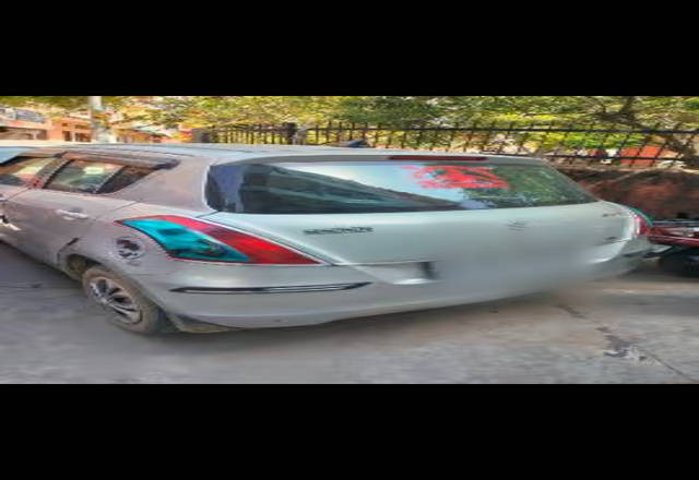 https://images10.gaadi.com/usedcar_image/4537971/original/9f012704-3af3-4a06-a6f4-dc649286fc93.?imwidth=6400