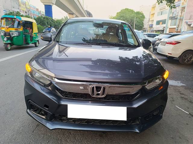 https://images10.gaadi.com/usedcar_image/4537972/original/processed_f6b5da627ff5965f8b55b5d00aa56f63.jpg?imwidth=6400