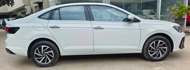 https://images10.gaadi.com/usedcar_image/4538006/original/8a59ee44462e42b06155e2119436412d.jpeg?imwidth=6401