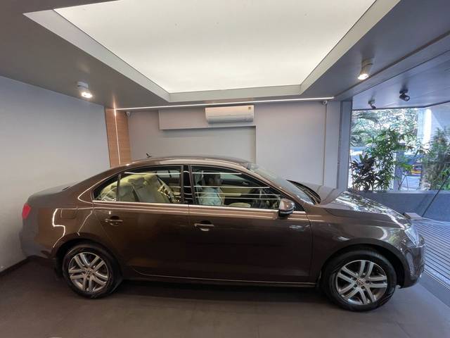 https://images10.gaadi.com/usedcar_image/4538021/original/b9d7c2f0973c74255c0c50ad857a6251.jpeg?imwidth=6402