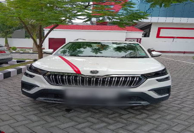 https://images10.gaadi.com/usedcar_image/4538034/original/a5f54644-e756-474c-bab7-e30f950c9060.?imwidth=6400