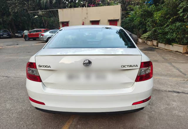 https://images10.gaadi.com/usedcar_image/4538060/original/a71cb2a1-16e5-469f-b0b2-52594e82ce53.?imwidth=6402