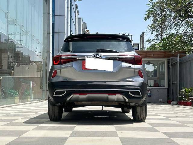 https://images10.gaadi.com/usedcar_image/4538108/original/processed_41a1acadff180e3285cd3003d0f92449.jpg?imwidth=6402