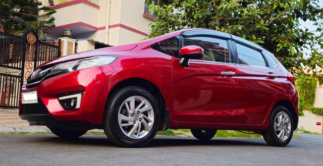 https://images10.gaadi.com/usedcar_image/4538112/original/processed_0e20ed60e5d9c6fbcc9574951f363a22.jpg?imwidth=6402