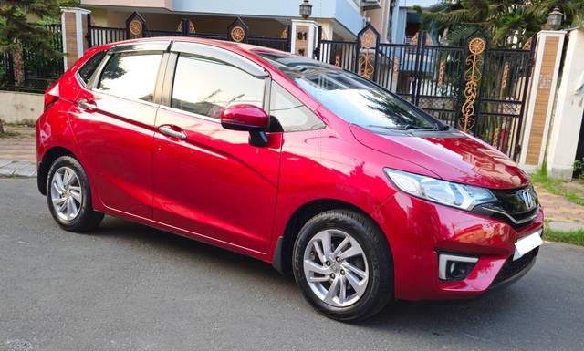 https://images10.gaadi.com/usedcar_image/4538112/original/processed_61ec656ad1bba14a5f404c36c0b35799.jpg?imwidth=6400