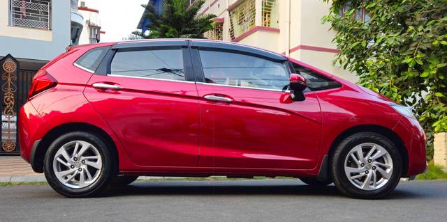 https://images10.gaadi.com/usedcar_image/4538112/original/processed_94ee03dcb9b8fba548181b32e5466958.jpg?imwidth=6401