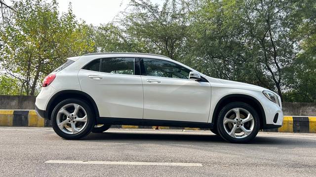 https://images10.gaadi.com/usedcar_image/4538117/original/338068d4c6a00be27b7db2a16601a1e6.jpg?imwidth=6401