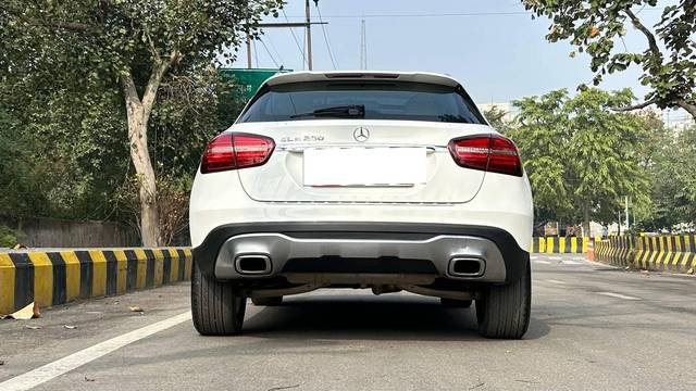 https://images10.gaadi.com/usedcar_image/4538117/original/processed_ecff2a7f59d3b4c6e576d16ee28d341f.jpg?imwidth=6402