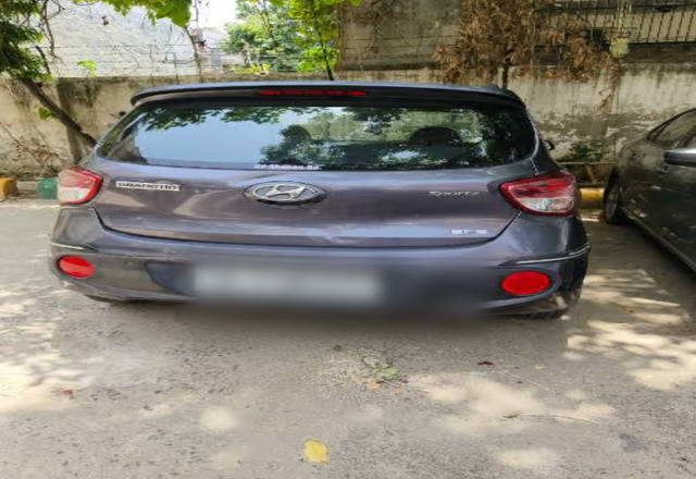 https://images10.gaadi.com/usedcar_image/4538118/original/cddf99c1-ceaf-4547-acf6-f5047c59b9e3.?imwidth=6401