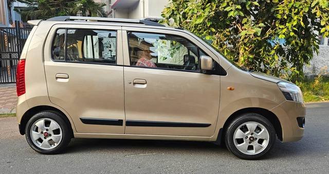 https://images10.gaadi.com/usedcar_image/4538119/original/processed_1fdcdda3aef26089dba96d0b02b7f707.jpg?imwidth=6401