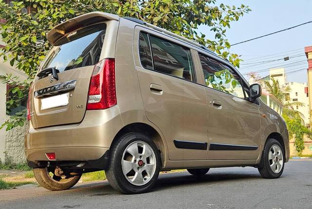 https://images10.gaadi.com/usedcar_image/4538119/original/processed_7c5b1af1b3d7d66e5d03b49f9b8fa956.jpg?imwidth=6402