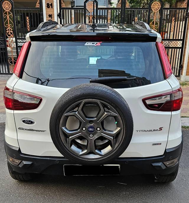 https://images10.gaadi.com/usedcar_image/4538126/original/processed_aac0944e1031acb3884fcc8af875d4b8.jpg?imwidth=6402