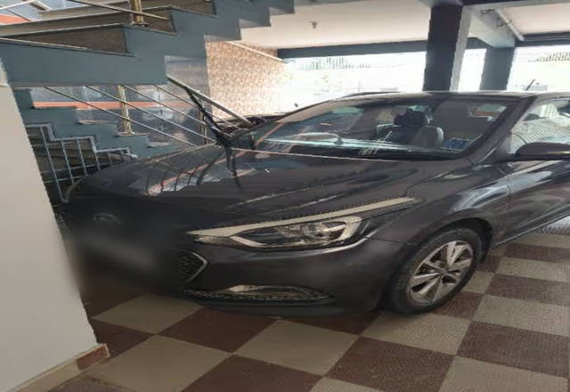 https://images10.gaadi.com/usedcar_image/4538134/original/9cb23eee-59ce-4b6b-bc6e-d2a1537f3430.?imwidth=6402