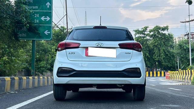 https://images10.gaadi.com/usedcar_image/4538137/original/processed_530b1e6926d12a41bca61e3cc12f85ce.jpg?imwidth=6402