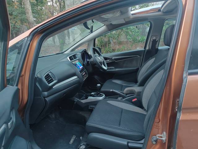https://images10.gaadi.com/usedcar_image/4538161/original/646f6376cc3a0f31653a0834eaed9bc9.jpg?imwidth=6402