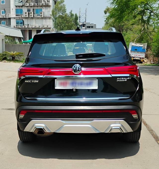 https://images10.gaadi.com/usedcar_image/4538219/original/processed_7b03c842f854cc5333e0f11531e86d91.jpg?imwidth=6402