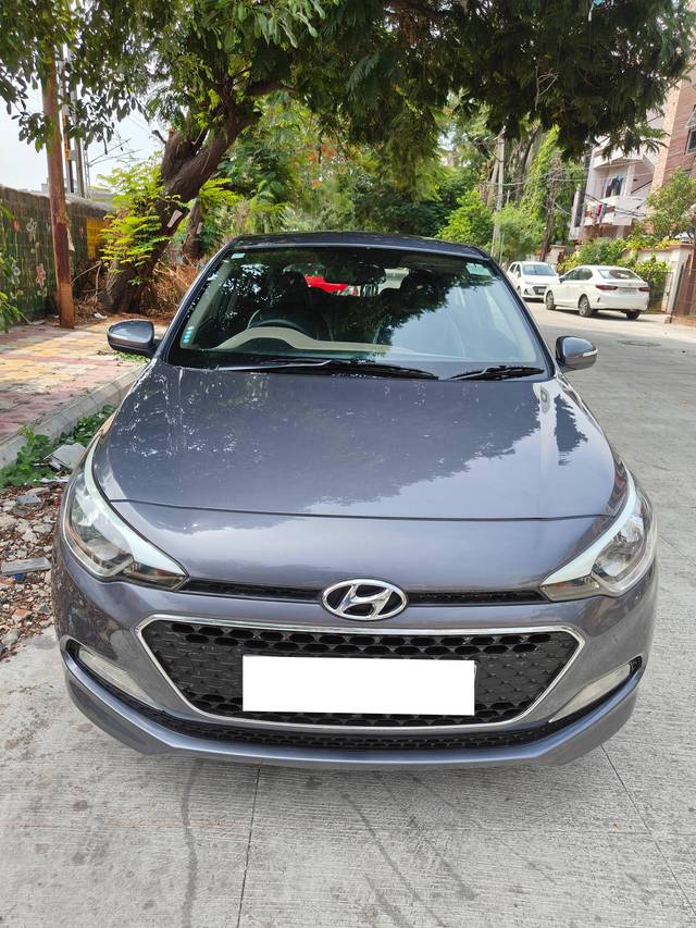 https://images10.gaadi.com/usedcar_image/4538221/original/processed_5872ec366f1809adb55c1d5f097529ec.jpg?imwidth=6400