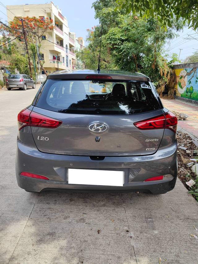 https://images10.gaadi.com/usedcar_image/4538221/original/processed_5b97a9fe9ed460625832b4d7de3b0525.jpg?imwidth=6402
