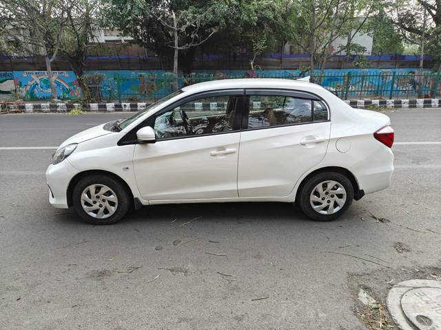 https://images10.gaadi.com/usedcar_image/4538222/original/processed_6cab1ef34277d05ca73d5eca3415ff91.jpg?imwidth=6402