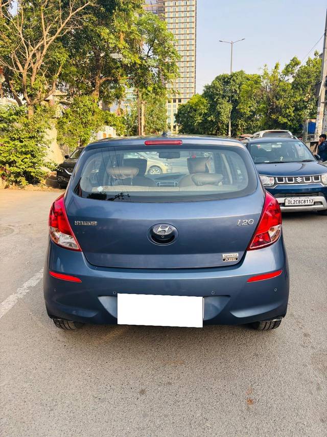 https://images10.gaadi.com/usedcar_image/4538225/original/processed_b0ea2955b994a51aeaf970068acb5d43.jpg?imwidth=6402