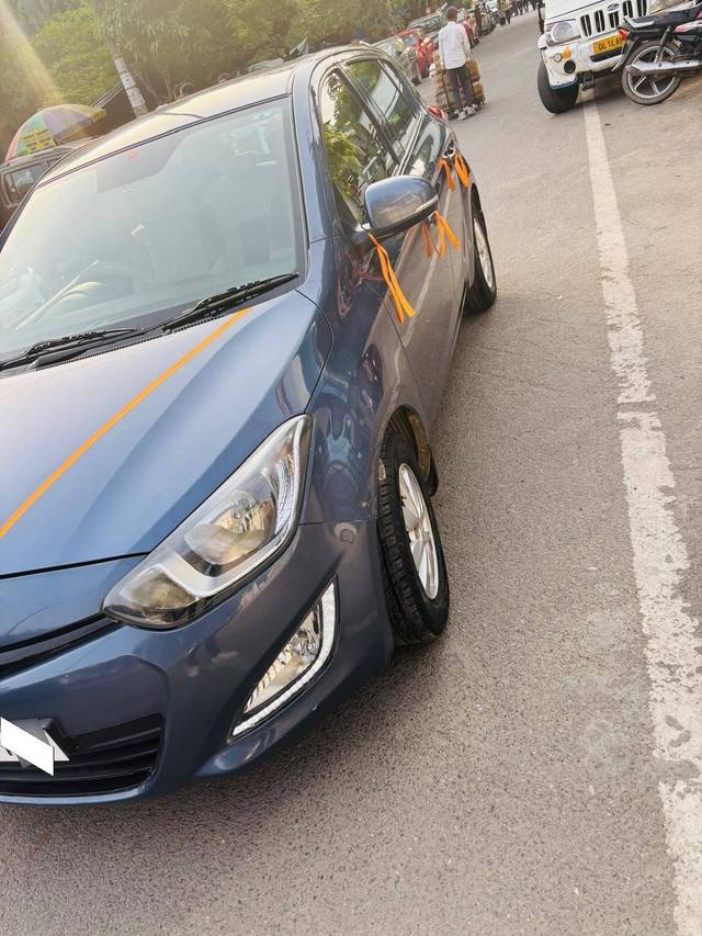 https://images10.gaadi.com/usedcar_image/4538225/original/processed_d90ea0af33883a4c13a64af62f818bc3.jpg?imwidth=6400