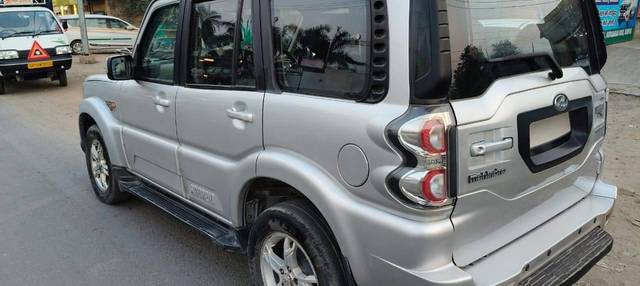 https://images10.gaadi.com/usedcar_image/4538246/original/processed_4f4e700e-4e24-4555-80b1-f4da7fd9d9dc.jpg?imwidth=6402