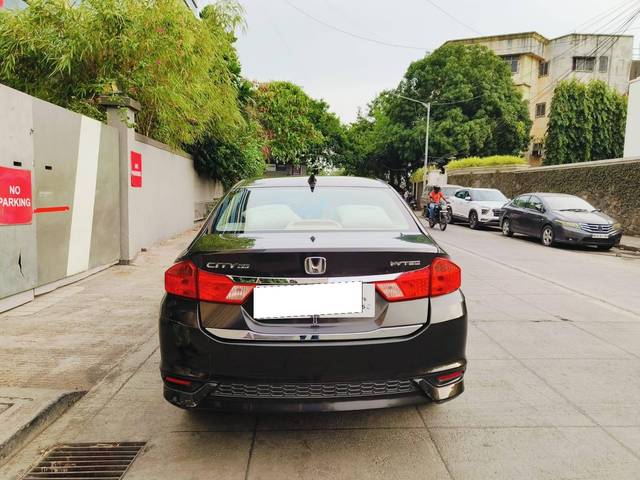https://images10.gaadi.com/usedcar_image/4538263/original/processed_5b3cbd0c9293a07bdce6b47200d7f35c.jpeg?imwidth=6402