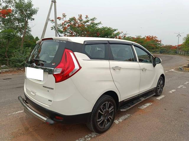 https://images10.gaadi.com/usedcar_image/4538264/original/processed_5e98dcae6736d963bd88ef133059fbe8.jpg?imwidth=6402