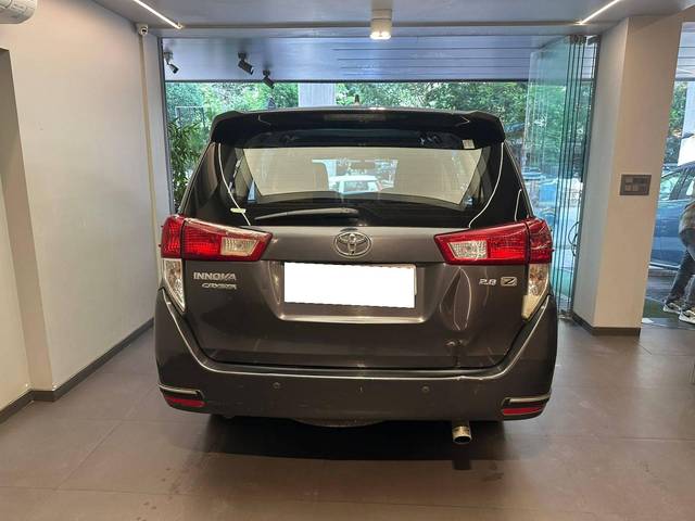 https://images10.gaadi.com/usedcar_image/4538267/original/processed_d5ea6a4db2f3e61a6caf5de2cdd22019.jpeg?imwidth=6402