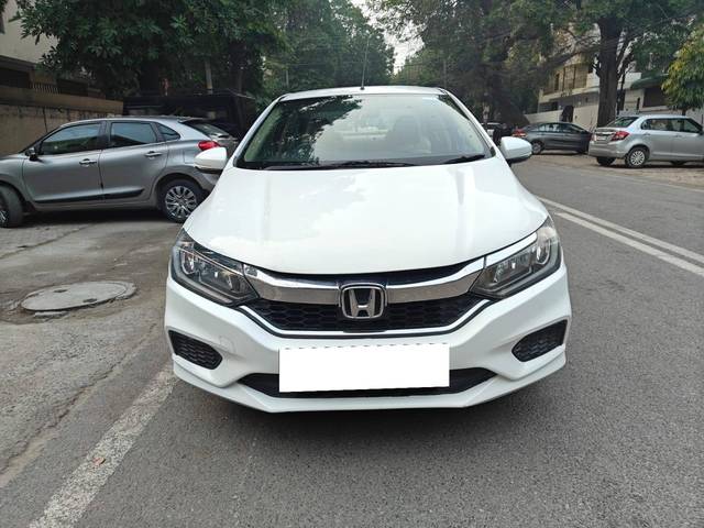 https://images10.gaadi.com/usedcar_image/4538272/original/processed_3f34a5982d72d28bad29e69a7ea0b7e5.jpg?imwidth=6400