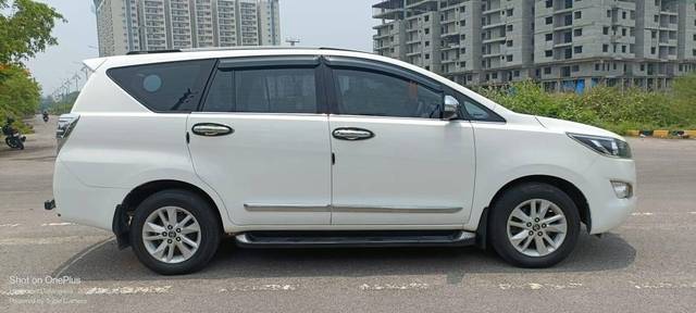 https://images10.gaadi.com/usedcar_image/4538283/original/processed_5f4ae11f3c8e9a860df21b00ca242f82.jpg?imwidth=6401