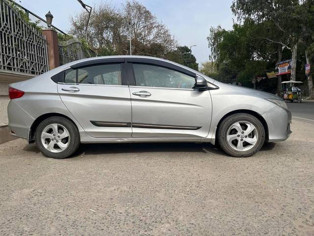 https://images10.gaadi.com/usedcar_image/4538284/original/processed_c207331bd69bb345e50b09934a256683.jpg?imwidth=6401